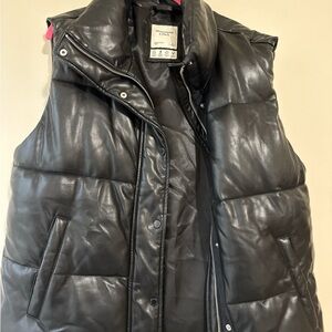Abercrombie & Fitch Shiny Black Puffer Vest